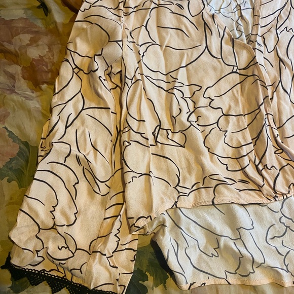 Floral Cream Blouse - Picture 2 of 4